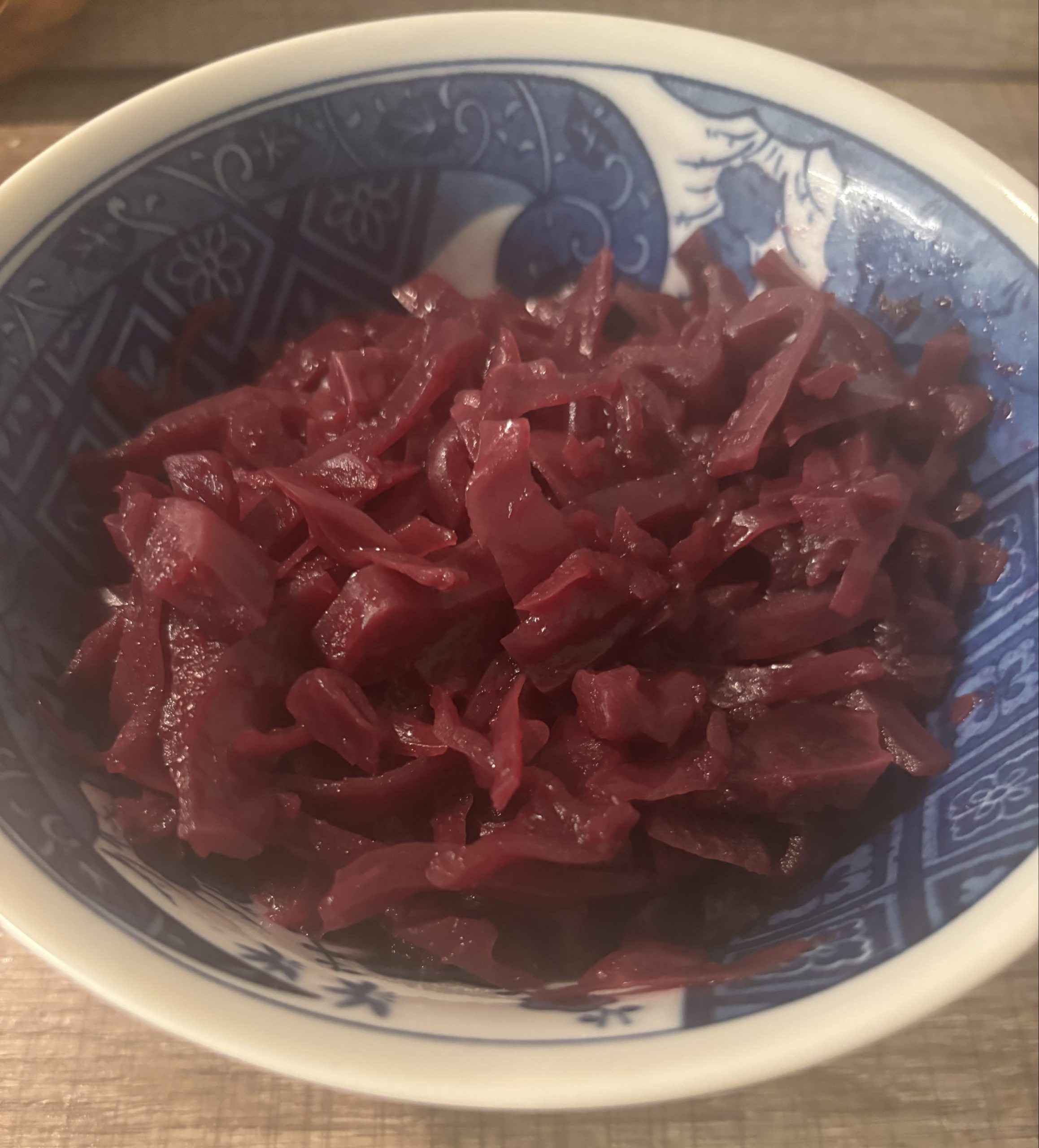 Fertiger Rotkohl in einer Schale